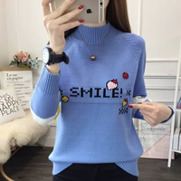 Клубника, синий флисовый свитер