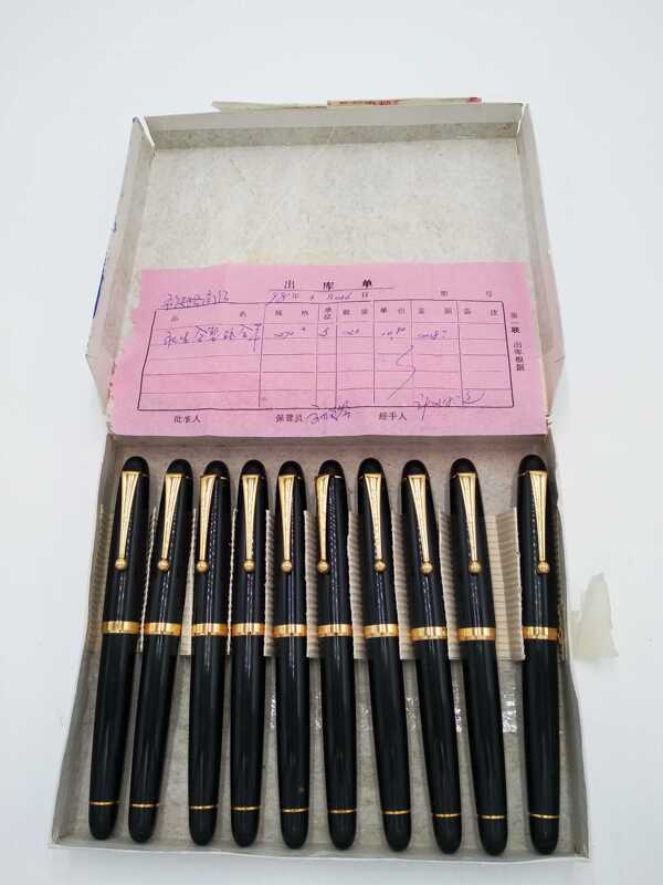 Brand New Stock of the Eternal Happiness 270 (Product from the 1990S, Price Per Piece) Twist-Cap Vintage Fountain Pen