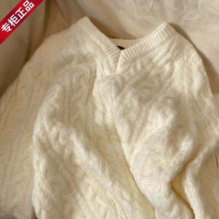 White V-Neck Cable Knit Sweater for Women, 2025 Autumn and Winter Wool Sweater, Thickened, Loose-Fitting, Casual Style Top