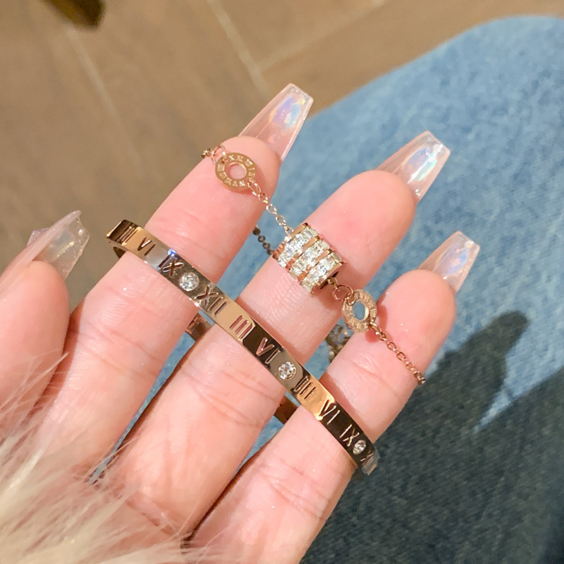 2025 New European and American Style Fashion Light Luxury Roman Numeral Titanium Steel Small Waist Bracelet Niche Non-Fading Factory Price