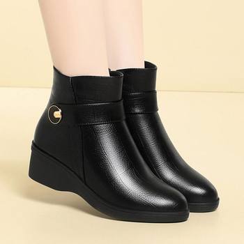 Wedge thickened winter short-tube fashion women's boots to keep warm and cold-resistant without stuffiness, soft soles simple fashion women's boots