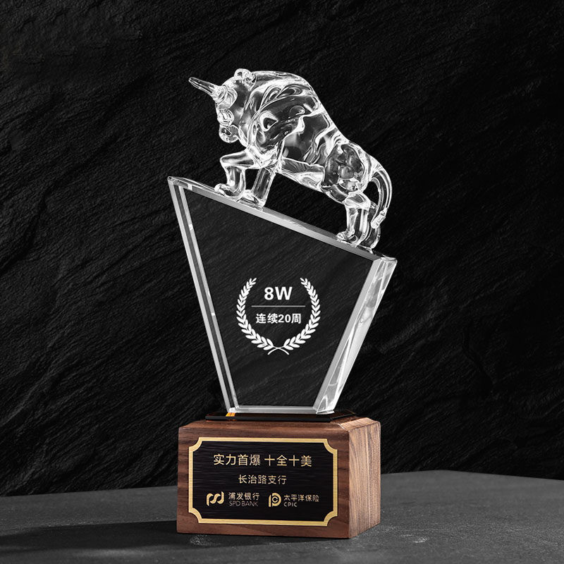 2021 high-end ox-shaped crystal trophy customized creative golden ox medal customized ox year outstanding employee champion model worker