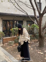 Черно -белая полосатая круглая шея