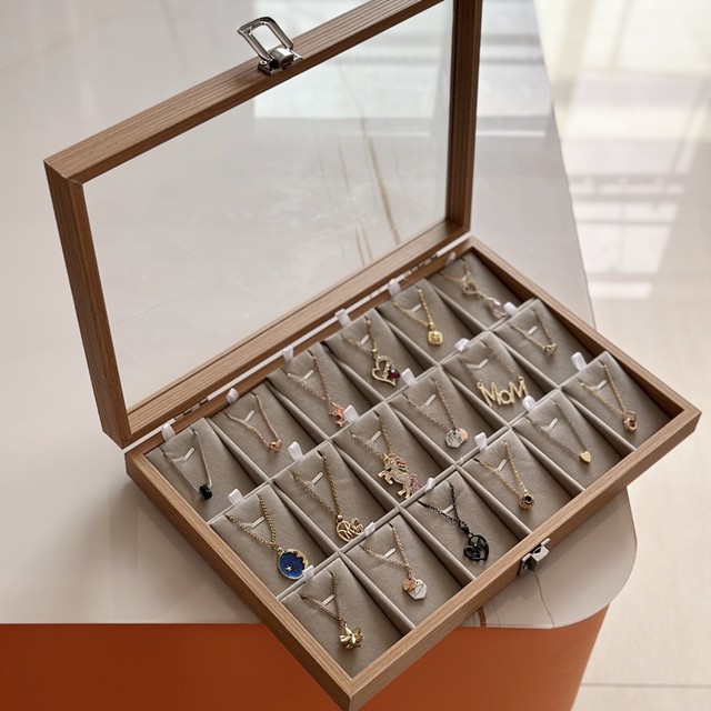 Wood grain jewelry storage box earring earrings pearl necklace jewelry H box ring dressing table transparent glass large