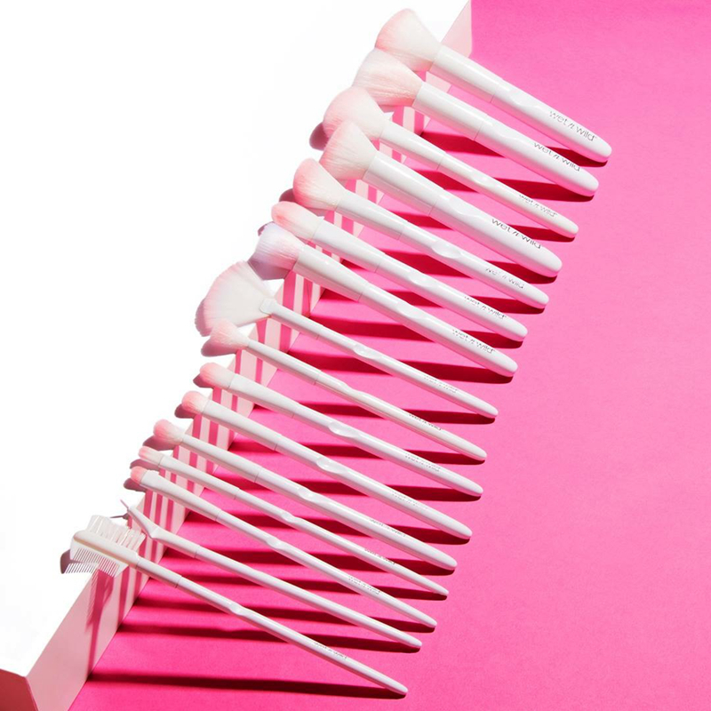 Three US Wettn wild WNW vetva powder white makeup brush bars soft and wet and wild