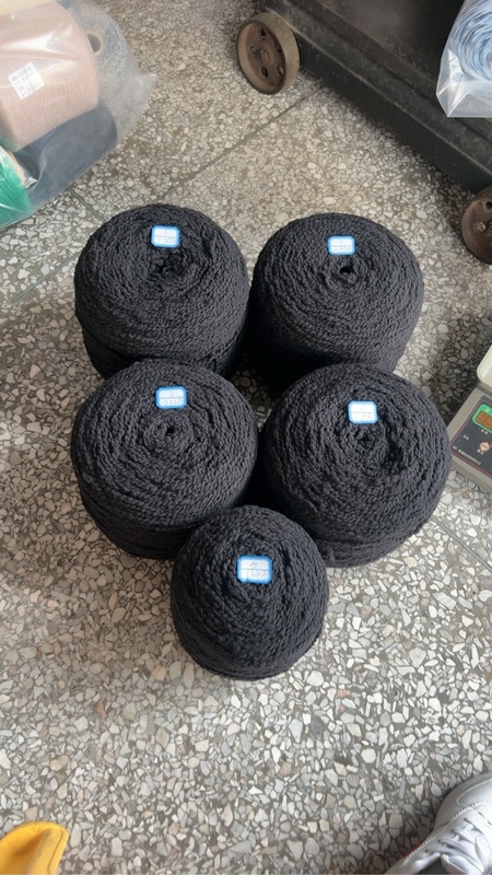 1/1 Wool Curl Yarn, Contains 87% Wool, Soft and Suitable for Close Contact with the Skin, Free Shipping for One Bucket 1/1 Wool Curl Yarn, Contains 87% Wool, Soft and Suitable for Close Contact with the Skin, Free Shipping for One Bucket