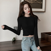 Черный [маленький крест на шее]