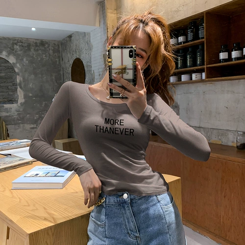 Демисезонная приятная телу футболка, лонгслив, хлопковые румяна, 2020, новая коллекция, круглый воротник, популярно в интернете, облегающий крой, в обтяжку