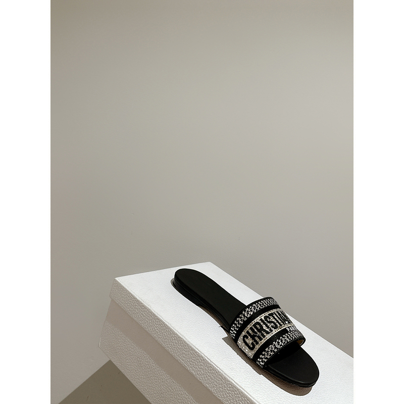K2 Studio/3.5 New Colors Have Arrived! Embroidered Letter Slippers for Women, Summer Outdoor Wear, 2023 New Flat Sandals