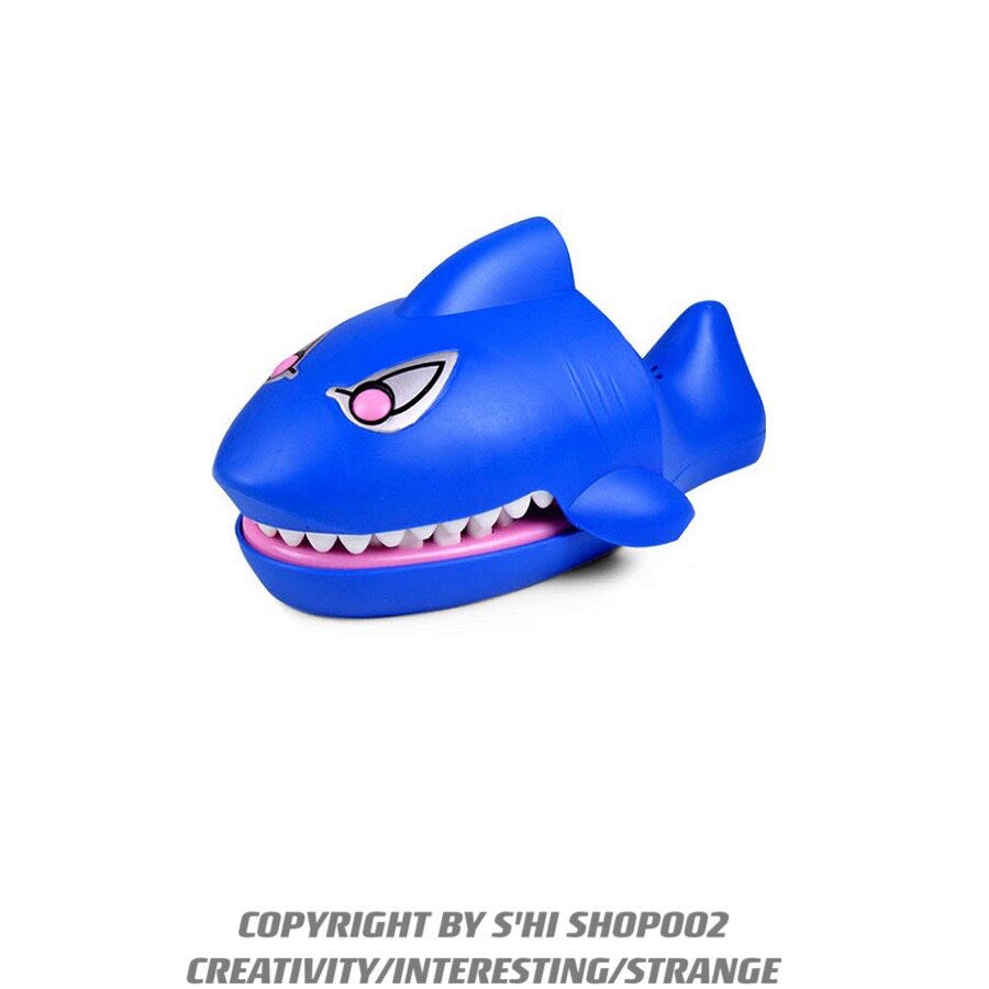 Shi's family has a thrilling finger-biting toy bar, finger-biting shark dog Godzilla