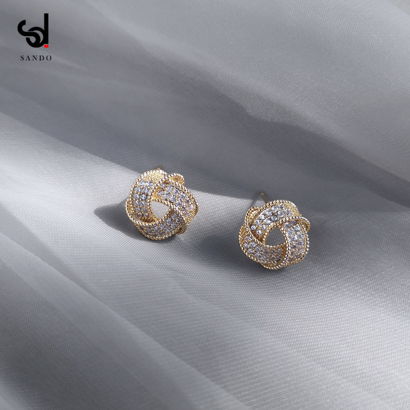 Xiaoxiang exquisite small diamond ear needle female sterling silver needle personality Korean temperament earrings simple cold wind high-end earrings