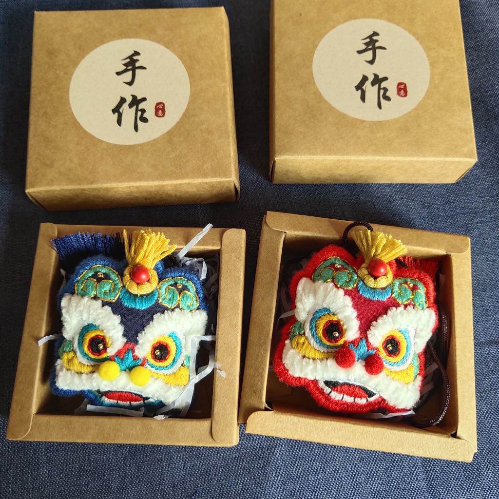 Embroidery peace fu diy handmade wake lion material bag self-embroidered amulet Dragon Boat Sachet sachet to give boyfriend gift