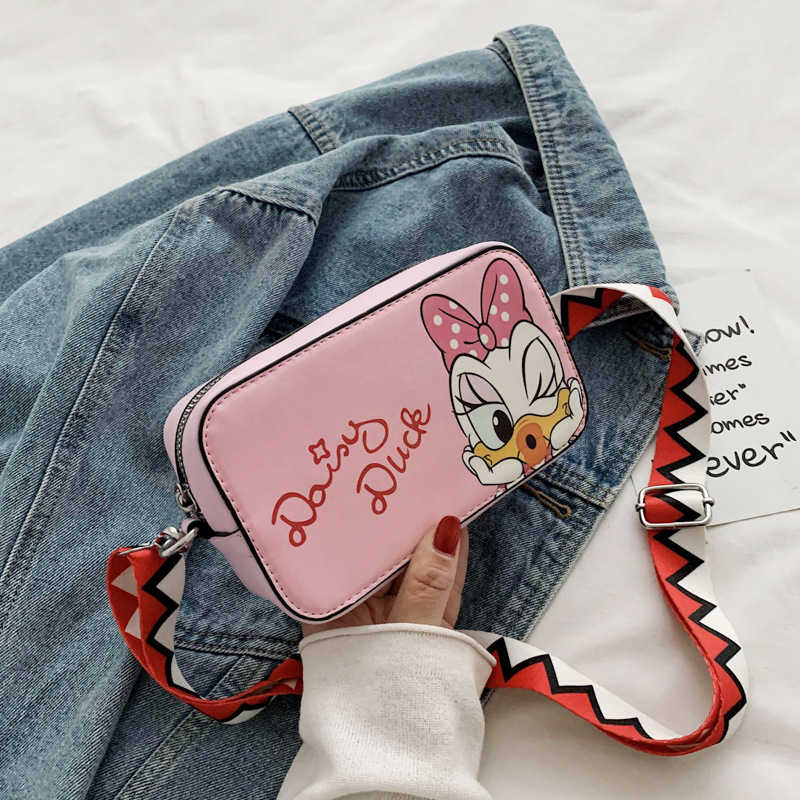 Horizontal PinkDonald Duck Inclined shoulder bag lovely Mickey girl Put the phone Small bag Wide shoulder strap Vertical section student Lipstick Small square bag