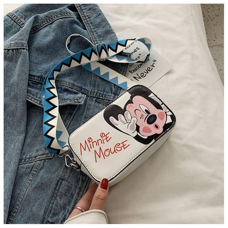 M Qiheng WhiteDonald Duck Inclined shoulder bag lovely Mickey girl Put the phone Small bag Wide shoulder strap Vertical section student Lipstick Small square bag