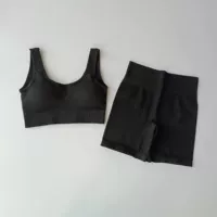 Черный бюстгалтер, шорты