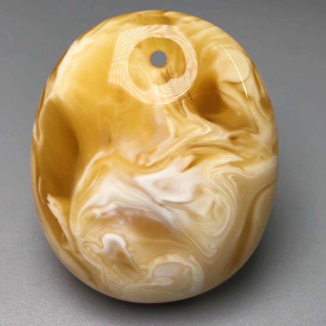 Xiaogui beeswax natural raw ore Russian material honey porcelain white demon flower egg noodle beeswax pendant