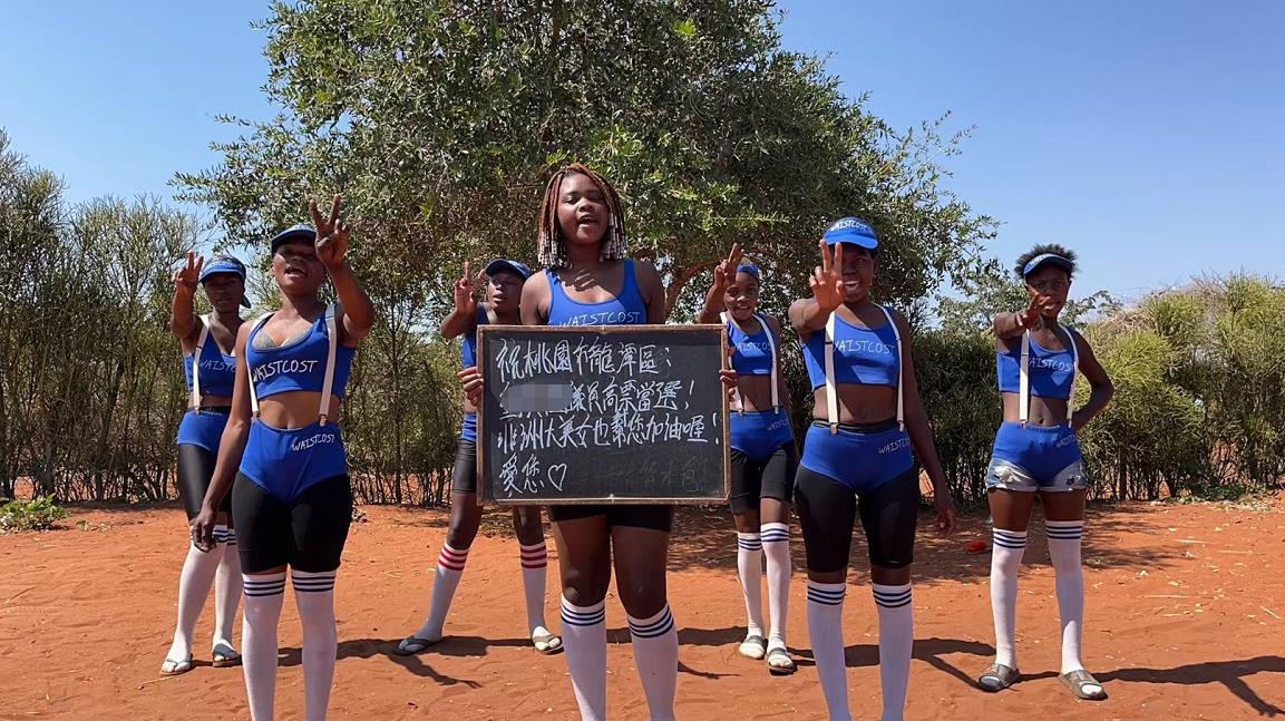 非洲黑人美女大媽舉牌喊話喊口號為台灣桃園市議員選舉加油打氣創意祝福影片土味搞笑#非洲祝福 #黑人祝福#生日祝福 #非洲祝福视频 #外国人祝贺影片 #非洲举牌 #黑人祝福视频 #生日快樂 #黑人举牌