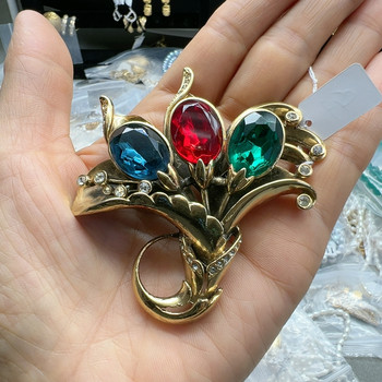 Colorful treasure brooch