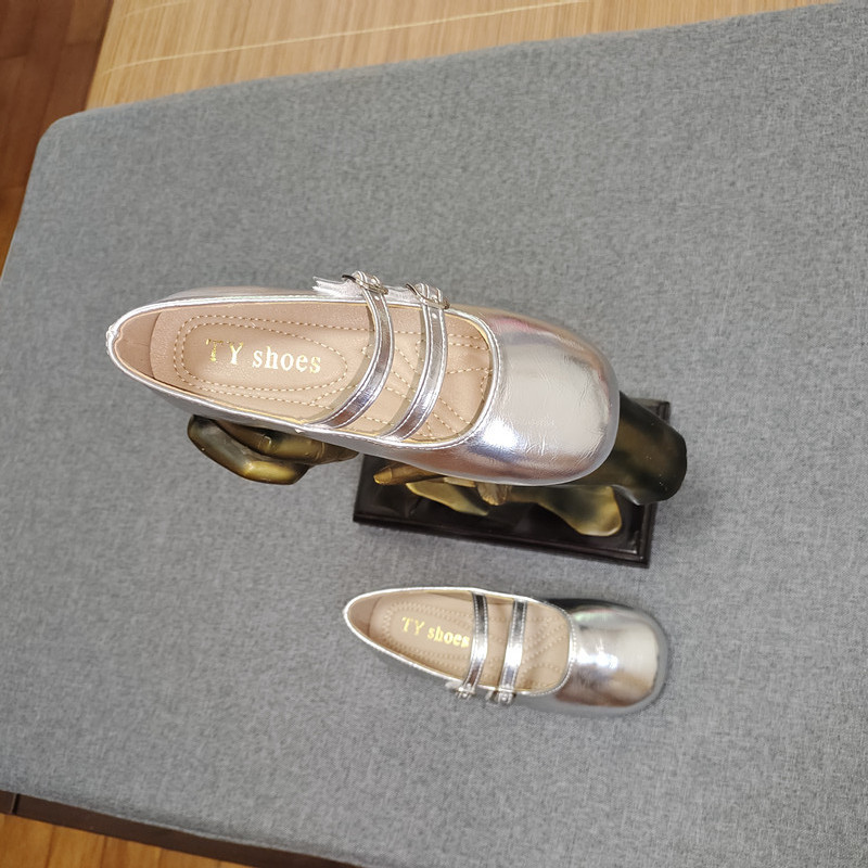 New Girls' Silver Princess Shoes, Soft-Soled Mary Jane Leather Shoes, Stage Performance Chanel-Style Flat Children's Shoes New Girls' Silver Princess Shoes, Soft-Soled Mary Jane Leather Shoes, Stage Performance Chanel-Style Flat Children's Shoes