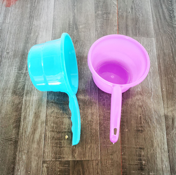 Plastic rafting water ladywater domestic kitchen long handle beating water spoons water scoop flush with water baladylike colorful