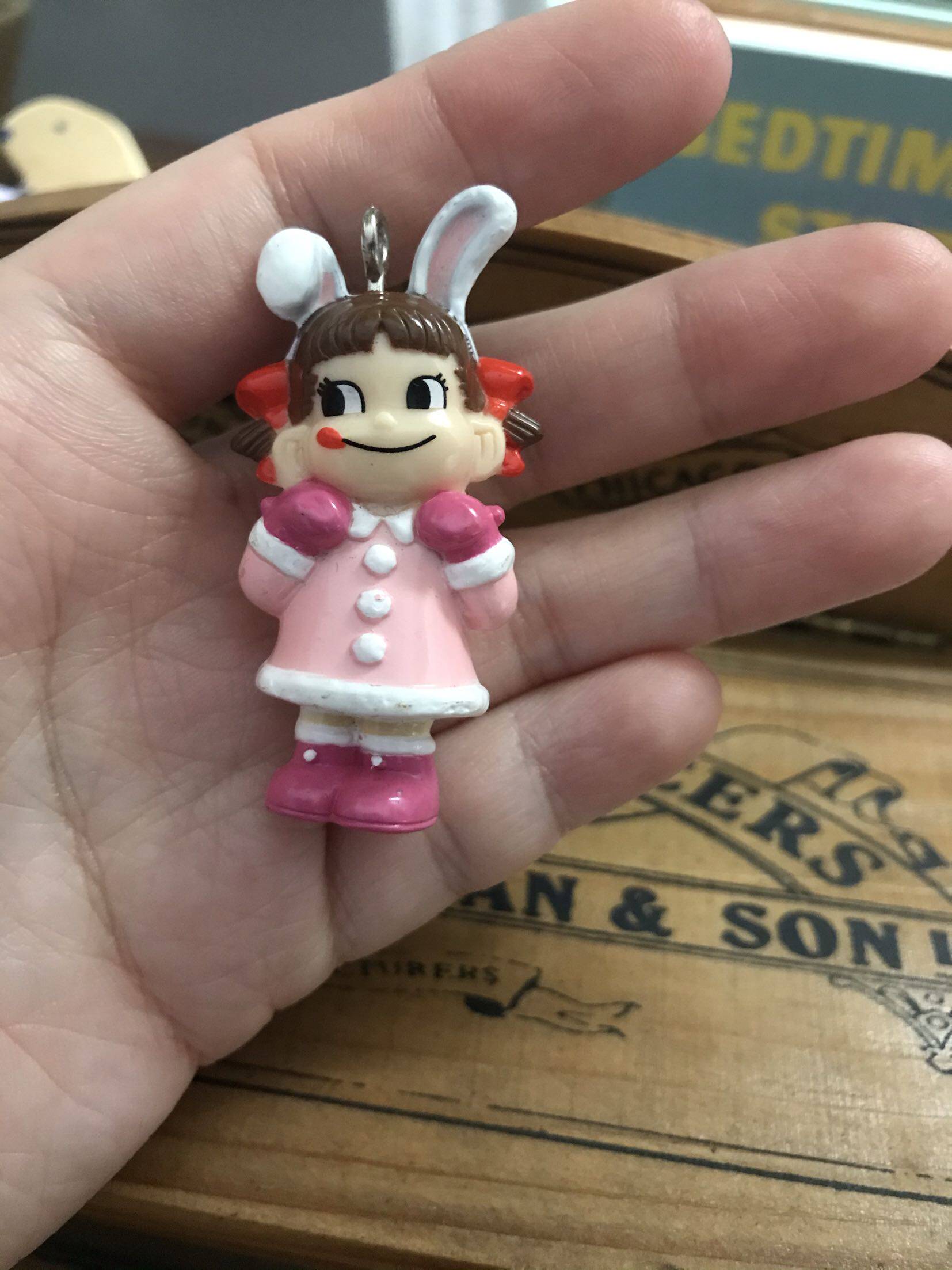 Japanese medieval toys don't have two milk girls dressed as rabbit key buttons