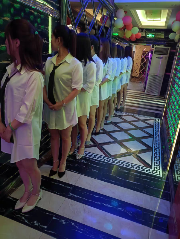 Sexy Mid-Length Shirt Dress with Half Sleeves, Tummy-Covering, Slimming Dress, Suitable for Bathing, Sauna, Massage, and Foot Bath Technician Workwear Sexy Mid-Length Shirt Dress with Half Sleeves, Tummy-Covering, Slimming Dress, Suitable for Bathing, Sauna, Massage, and Foot Bath Technician Workwear