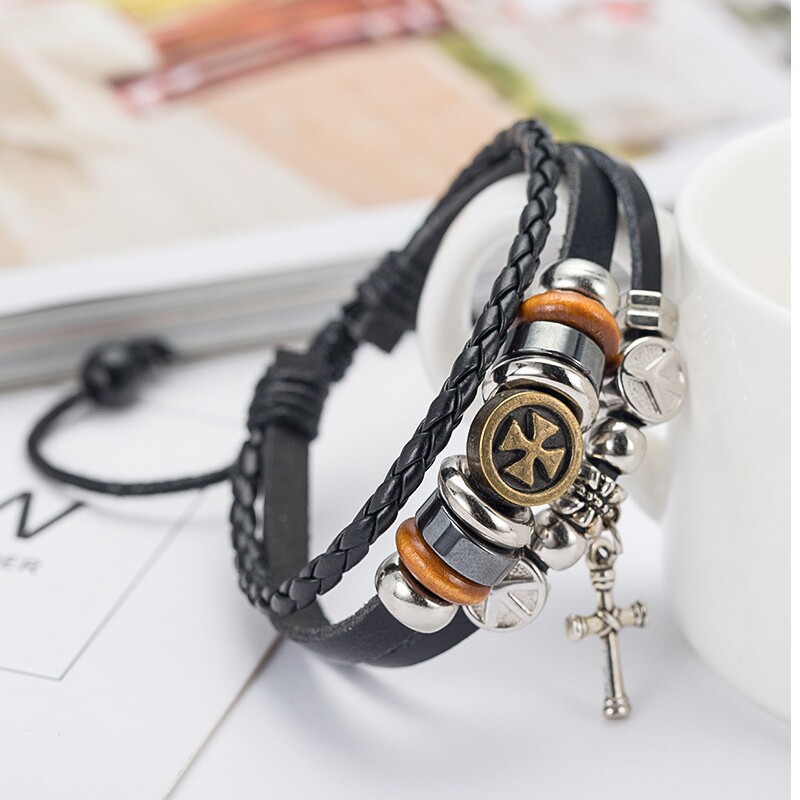 2022 Europe and America Chaumen cross hand-made personality Men and women Pop woven leather Handmade men Ornaments Bracelet