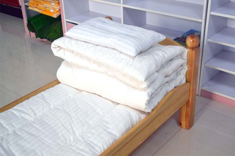 Mẫu giáo chăn ba mảnh trẻ em nap cotton phim hoạt hình quilt bộ sáu bộ của bộ đồ giường sản phẩm với lõi có thể tháo rời và có thể giặt