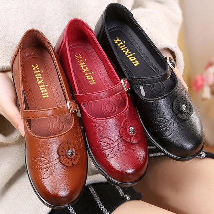 春秋妈妈单鞋女平底舒适软底中老年女鞋复古平