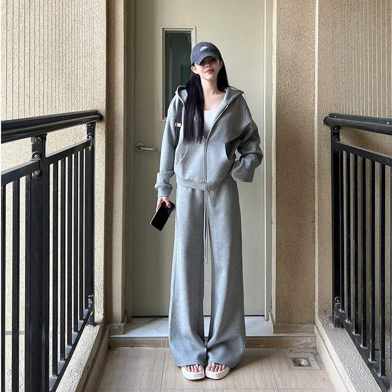 High-End Sportswear Set for Women, Spring, Autumn and Winter, European Style Casual Gray Sweatshirt with Fleece, Two-Piece Set, Chanel Style, Age-Reducing High-End Sportswear Set for Women, Spring, Autumn and Winter, European Style Casual Gray Sweatshirt with Fleece, Two-Piece Set, Chanel Style, Age-Reducing