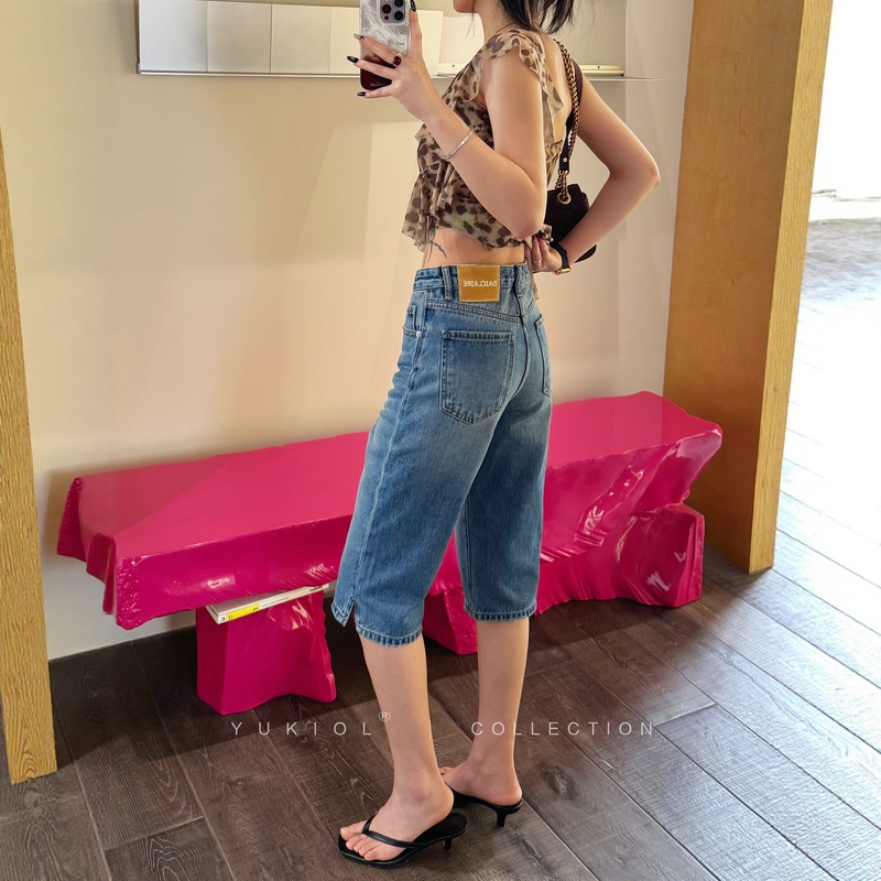 Xiaoyu's New Summer Women's Denim Capri Pants, Narrow Straight-Leg High-Waisted Split Hem Y2K Style Six-Point Capri Pants