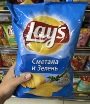 Russian supermarket potato chips scallion cream flavor yogurt flavor potato chips casual snacks many flavors big package
