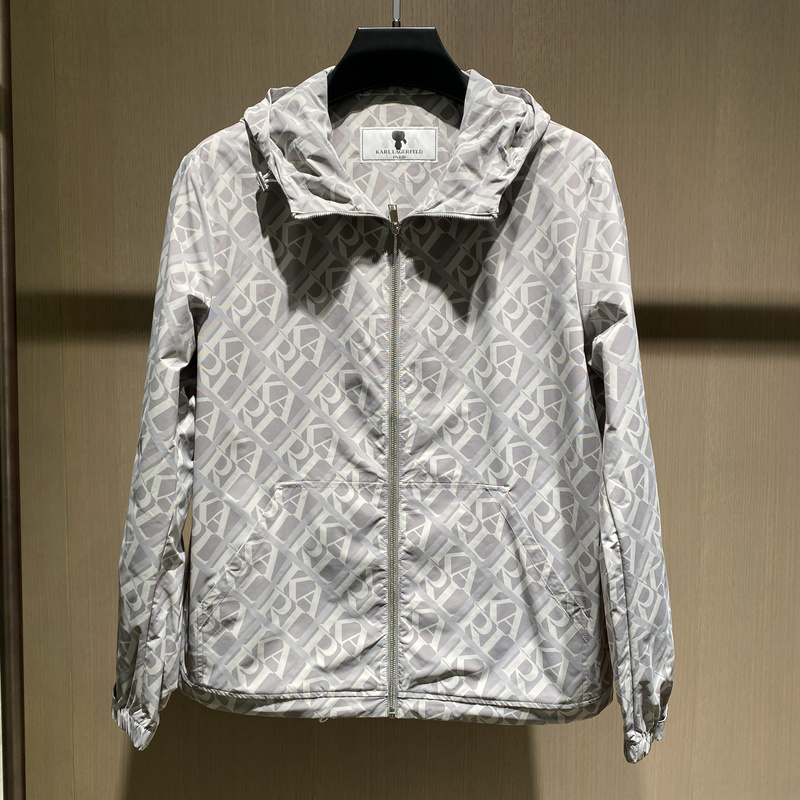 Spot Karl Lagerfeld / Karl Lagerfeld 25 Spring and Summer Men's Letter All-Over Printed Hooded Thin Jacket Spot Karl Lagerfeld / Karl Lagerfeld 25 Spring and Summer Men's Letter All-Over Printed Hooded Thin Jacket