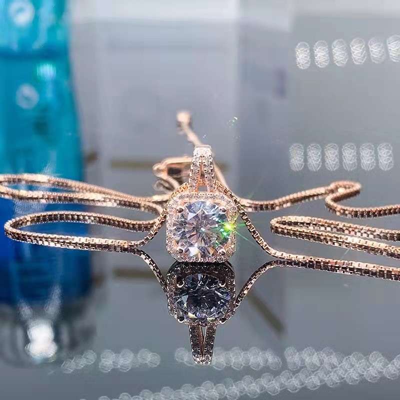 New classic four-claw square drill necklace pure silver lock bone chain 100 lap lady with a 2 carat pendant gift to send girlfriend