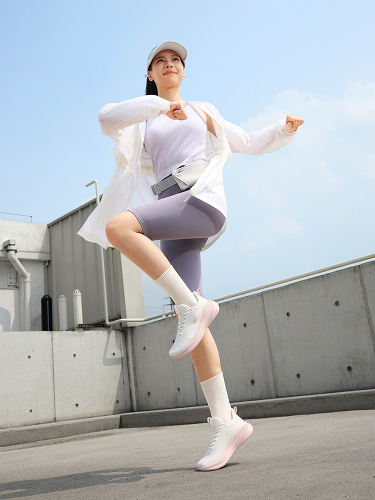 361度 轻量舒适缓震女式跑鞋 682542210F 双重优惠折后￥92包邮 多色可选 淘金币可抵扣￥6.78