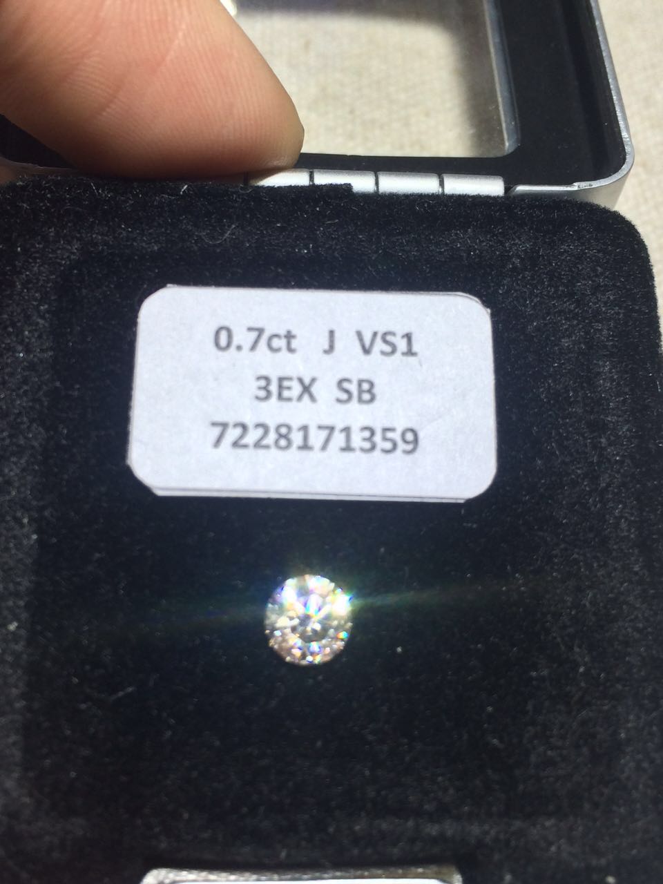 Left Kiosk Right Lee GIA Naked Drill 0 7 ClaJ Color VS1 SB Eight Arrow Eight Heart Cheroy Tianjin Diamond Diamond Ring Diamond Shop