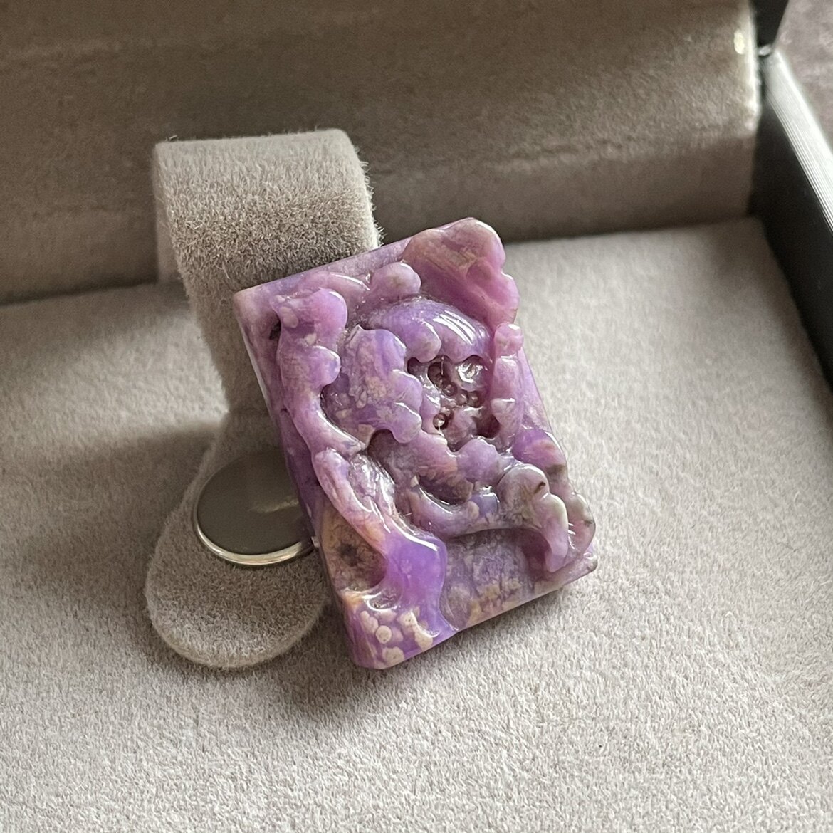 醒走 天然舒俱来老料玉化香芋紫粉紫色牡丹花牌雕刻方牌子吊坠