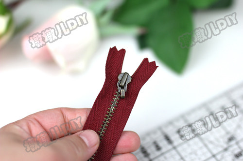 Imported YKK interchangeable zipper head metal zipper gold bronze 40cm