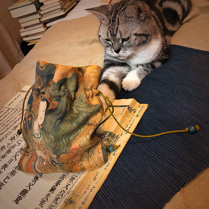 Tonbao China Wind retro ancient mural printing design Wen playing with Buddha Pearl disc Bead Bag Fashion Cashier Bag Personality