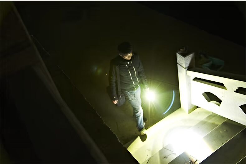 Đèn câu cá đêm Jin Ming đèn câu cá đôi nguồn sáng led xanh dương sạc zoom năng lượng cao chiếu sáng ngoài trời tầm xa đèn pin chống trộm