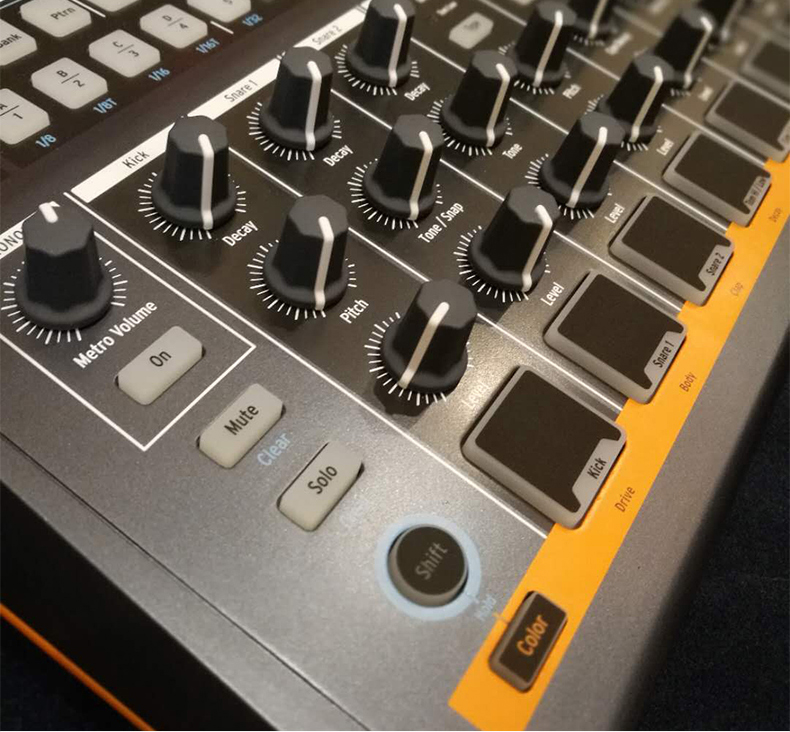 Arturia Tổng hợp DrumBrute Impact trống máy nhịp điệu hiệu ứng đệm tự động - Bộ tổng hợp điện tử piano điện giá rẻ