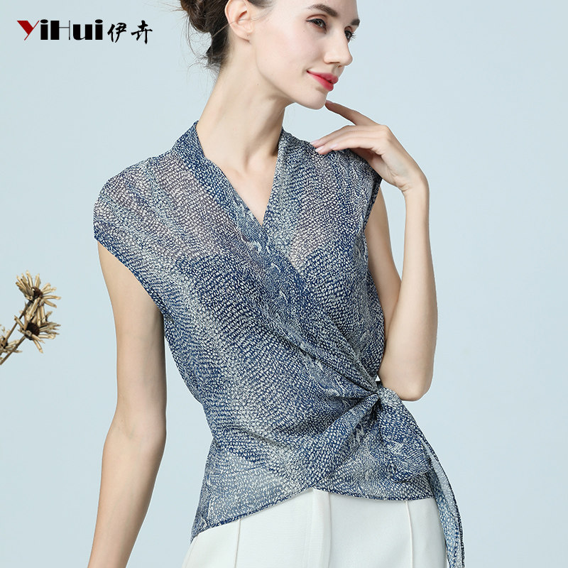 2020 summer new chiffon shirt women's short-sleeved top V-neck small shirt snake pattern shirt waist thin European goods and Foreign pie