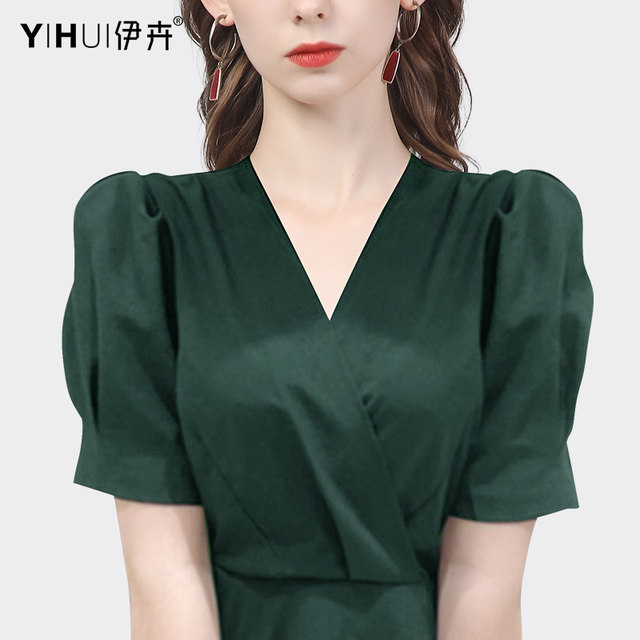 European design sense French shirt professional temperament female 2023 summer new short-sleeved v-neck ruffled top looks thin