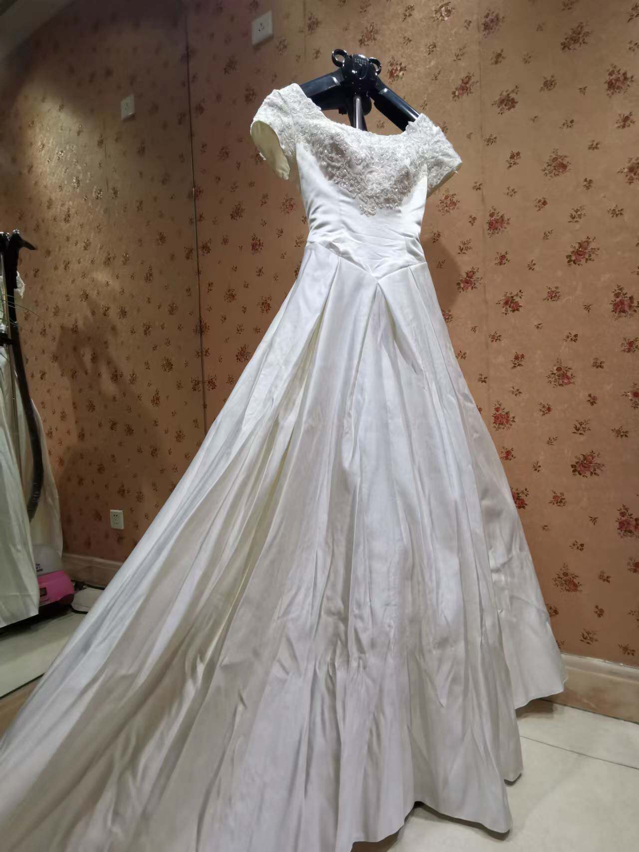 Chengdu Romantic Wedding Dresses with sleeve No. A0912 - 18 clearing loss handling