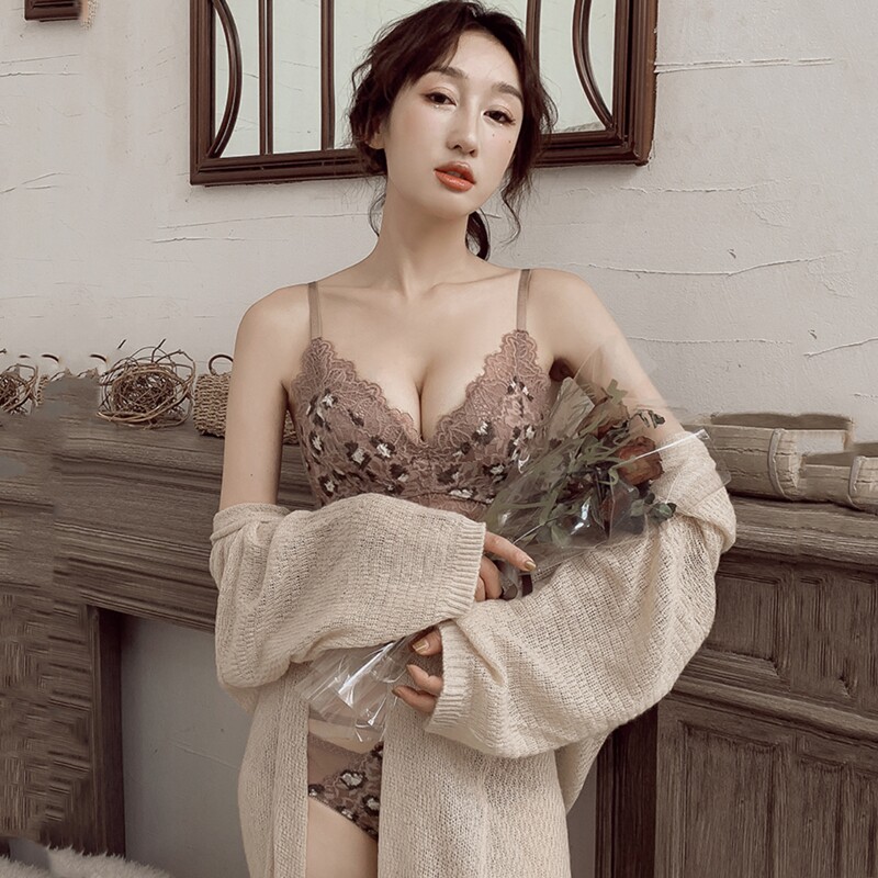 Sexy BAO WEN lingerie small chest polyplethora ladies soft and comfortable to adjust type of girl without steel ring underwear suit
