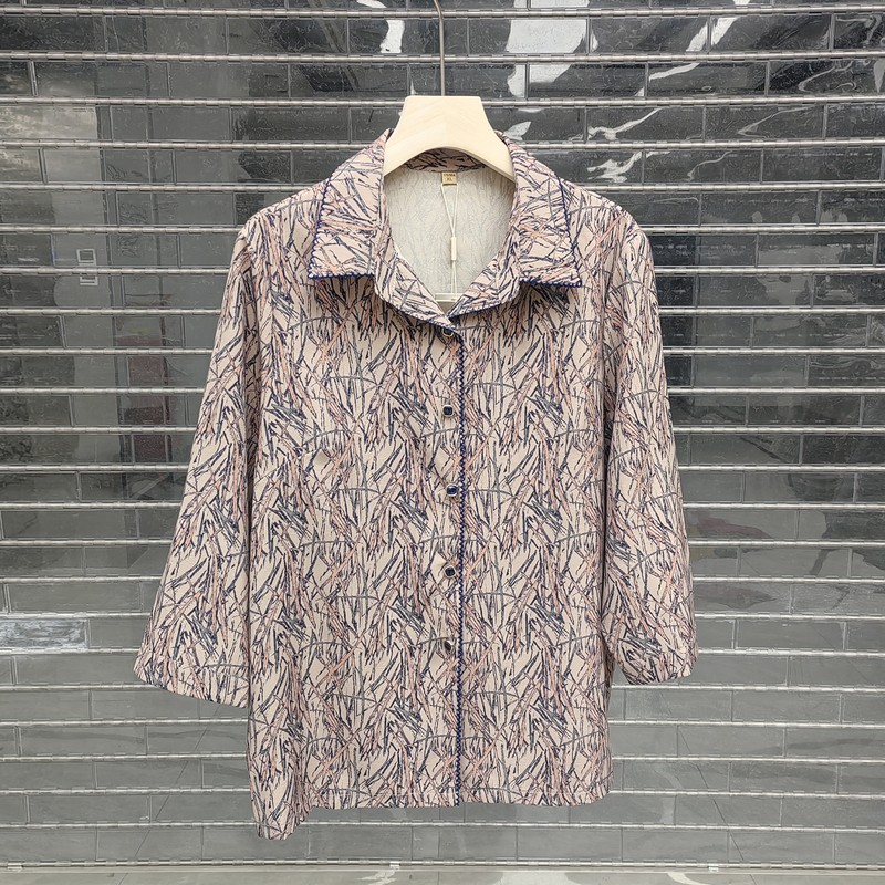 Fashionable Mom's New Spring/Summer 2026 Mid-Aged Women's Cardigan Shirt with Three-Quarter Sleeves and Printed Design