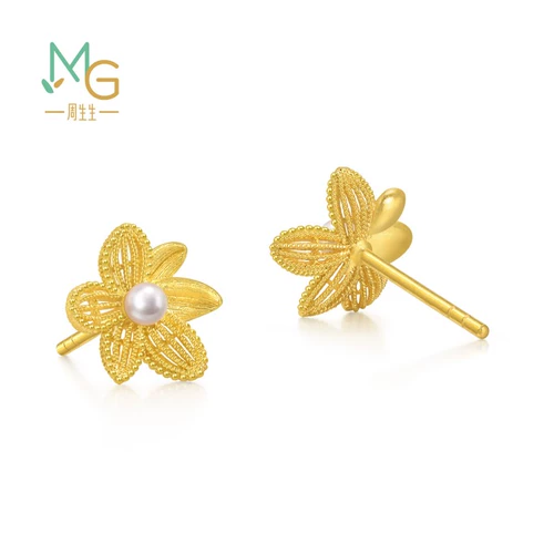 周生生 Золотые серьги MINTYGREEN микросахарная серия с жемчугом и цветком лилии 95735E