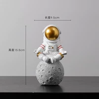 Золотые животные астронавт