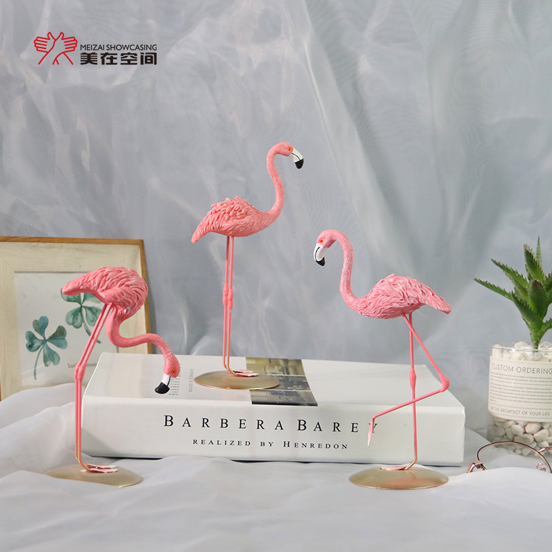 Glasses store decoration props Creative resin Flamingo ornaments Glasses shop display display stand Beauty in space