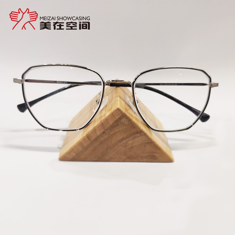 Beauty in space Oak triangle eyeglass frame Creative glasses display props Glasses counter decorative bracket